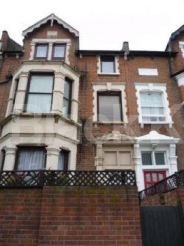			A MUST SEE, 3 Bedroom, 1 bath, 1 reception Flat			 Church Lane, CROUCH END N8